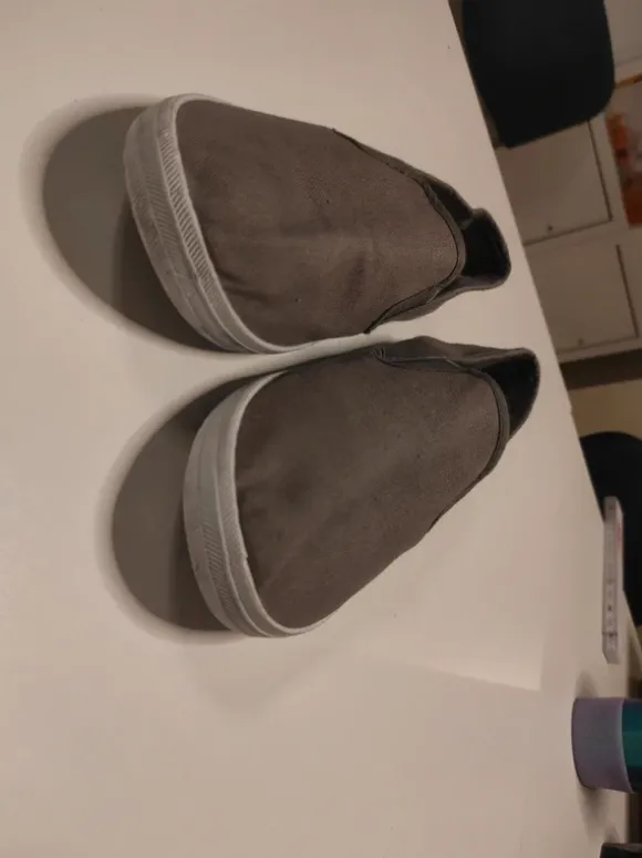 Graue Slip on Sneaker