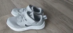 Graue Sportschuhe Laufschuhe Mädchen Nike