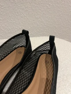 Grid see-through balerinas
