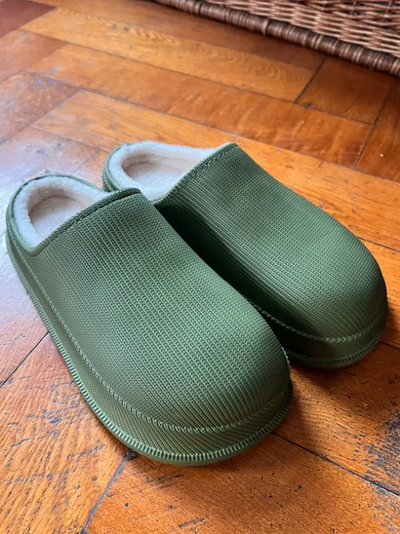 Grüne Clogs Hausschuhe