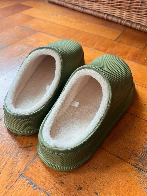 Grüne Clogs Hausschuhe