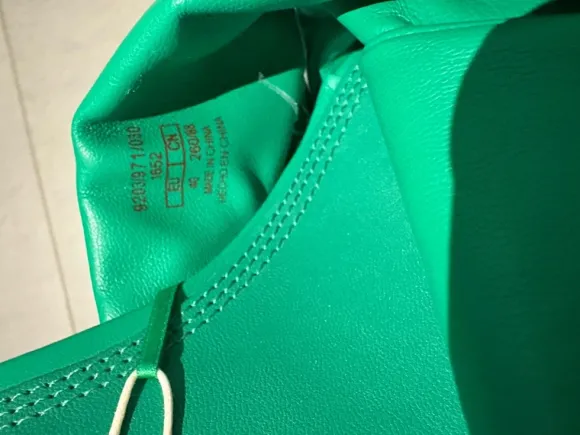 Grüne Schuhe