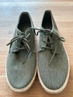 Grüne Sneaker