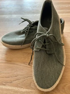 Grüne Sneaker