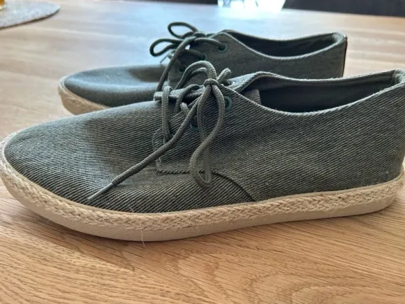 Grüne Sneaker