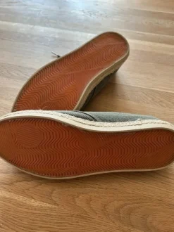 Grüne Sneaker