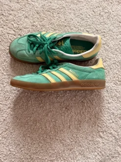 Grün/Gelbe Adidas Gazelle