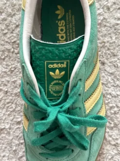 Grün/Gelbe Adidas Gazelle