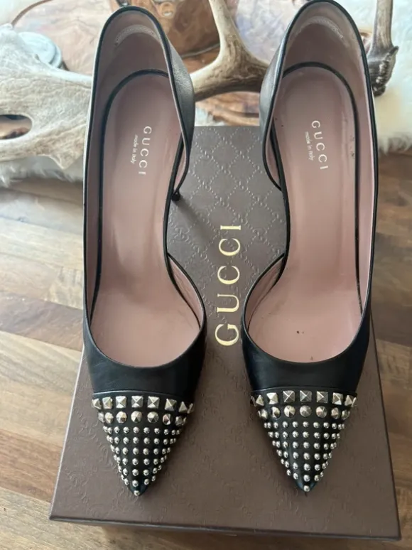 Gucci Pumps schwarz studded Gr. 38
