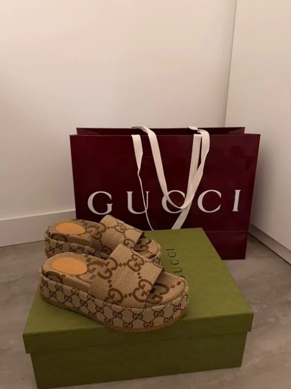 Gucci slippers