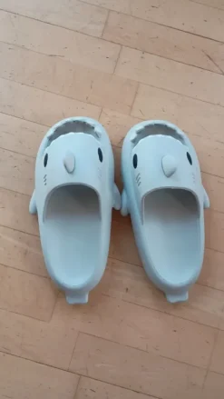 Hai-Hausschuhe/-Sandalen
