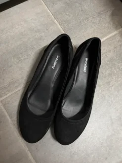 Halb hohe Absatzschuhe