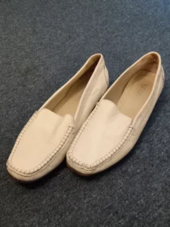 Halbschuhe Creme
