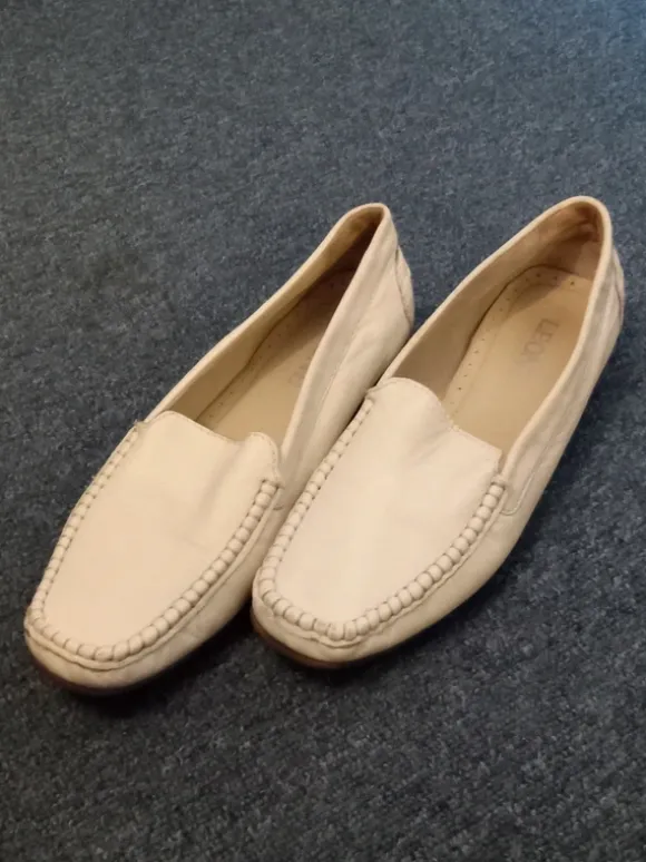 Halbschuhe Creme