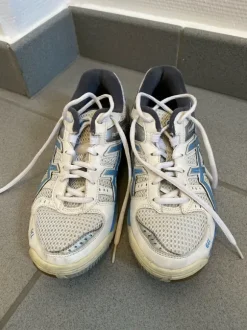 Hallensportschuhe Asics