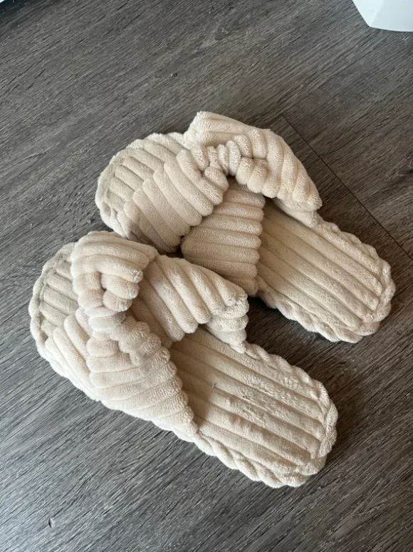 Hausschuhe beige