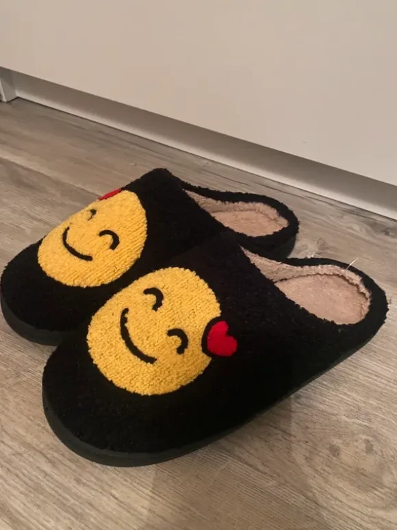 Hausschuhe mit Emoji Größe 42