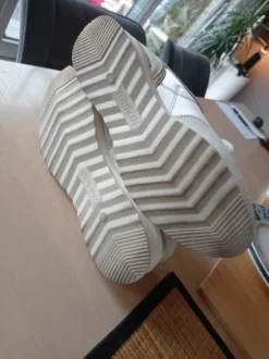 Heel mooie nieuwe sneakers van medicus maat 7 is 40.5