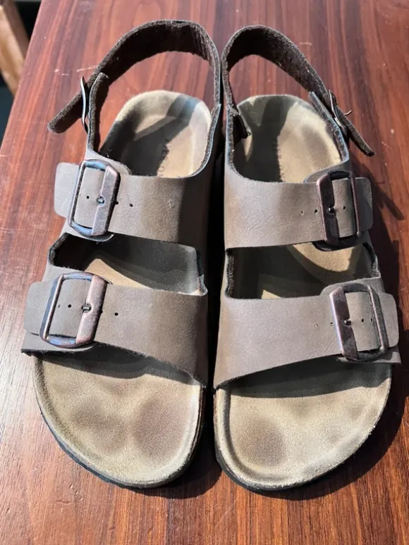 Hellbraune Sandalen Gr39