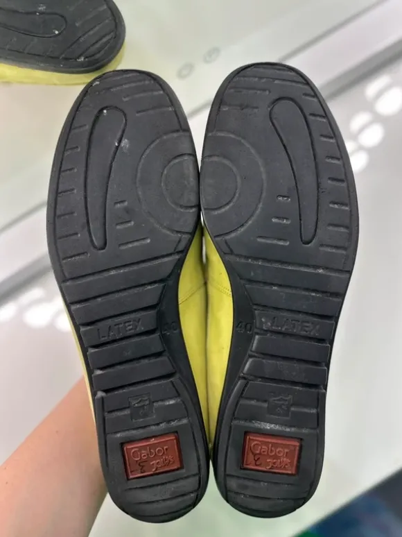 Hellgrüne Loafer