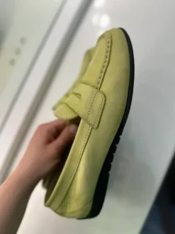 Hellgrüne Loafer