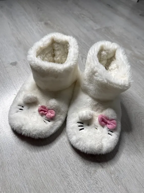 Hello Kitty Hausschuhe // Schuhe