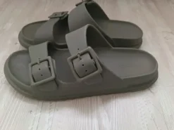 Herren Badesandalen aus Kunststoff in grün