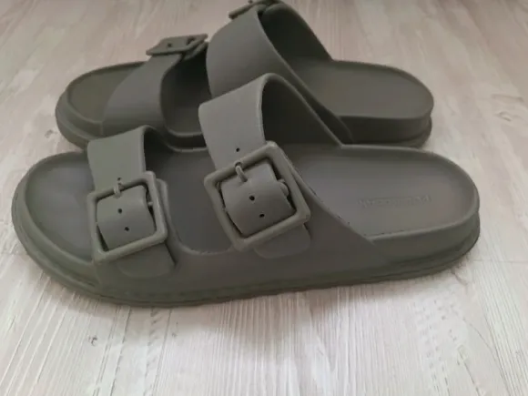 Herren Badesandalen aus Kunststoff in grün