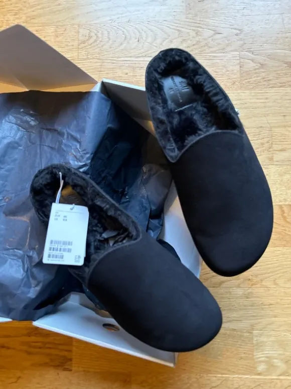 Herrenhausschuhe schwarz H&M - Größe 44- gefüttert - NEU verpackt