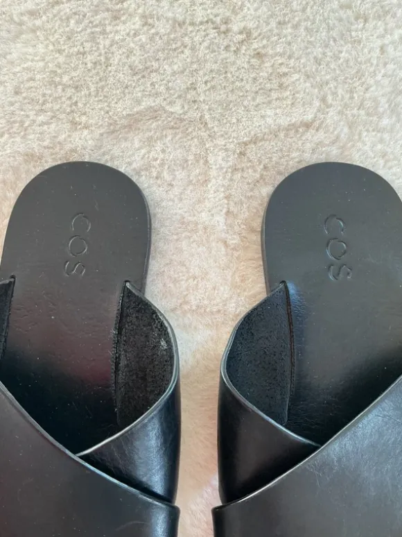 Herrenpantoffeln von COS schwarz