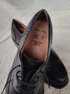 Herrenschuhe/ Business Schuhe Gr. 42 schwarzes Leder sehr gut erhalten handgearbeitet