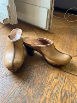 High heeled clogs