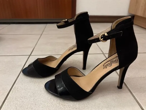 High heels Buffallo 37