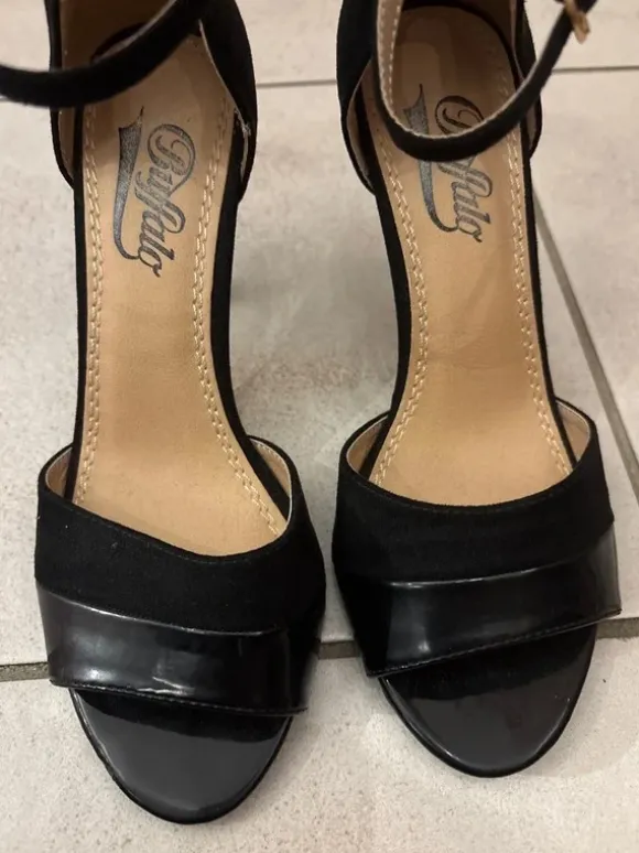 High heels Buffallo 37