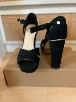 Highheels mit Riemchen