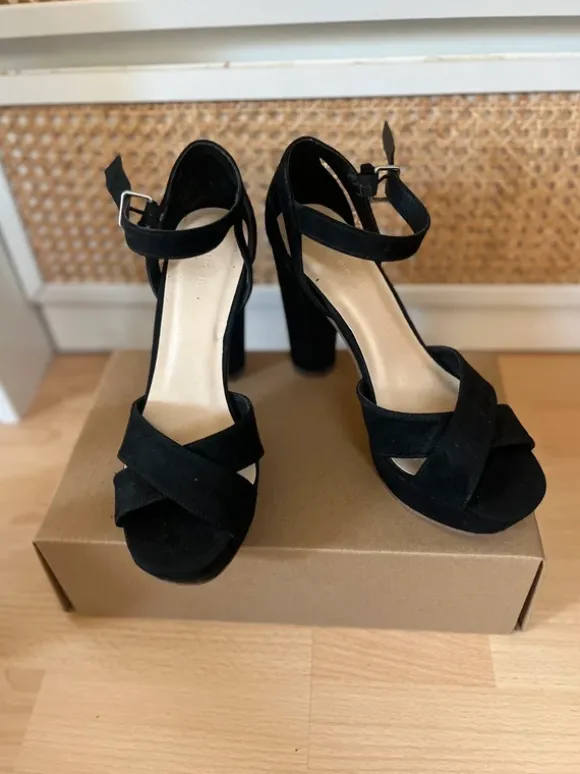 Highheels mit Riemchen