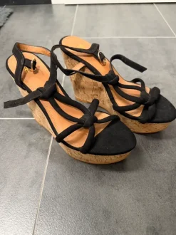 H&M - Plateau Wedges Sandalen, Keilabsatz