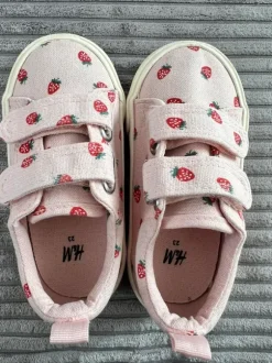 H&M Erdbeere Schuhe Größe 23