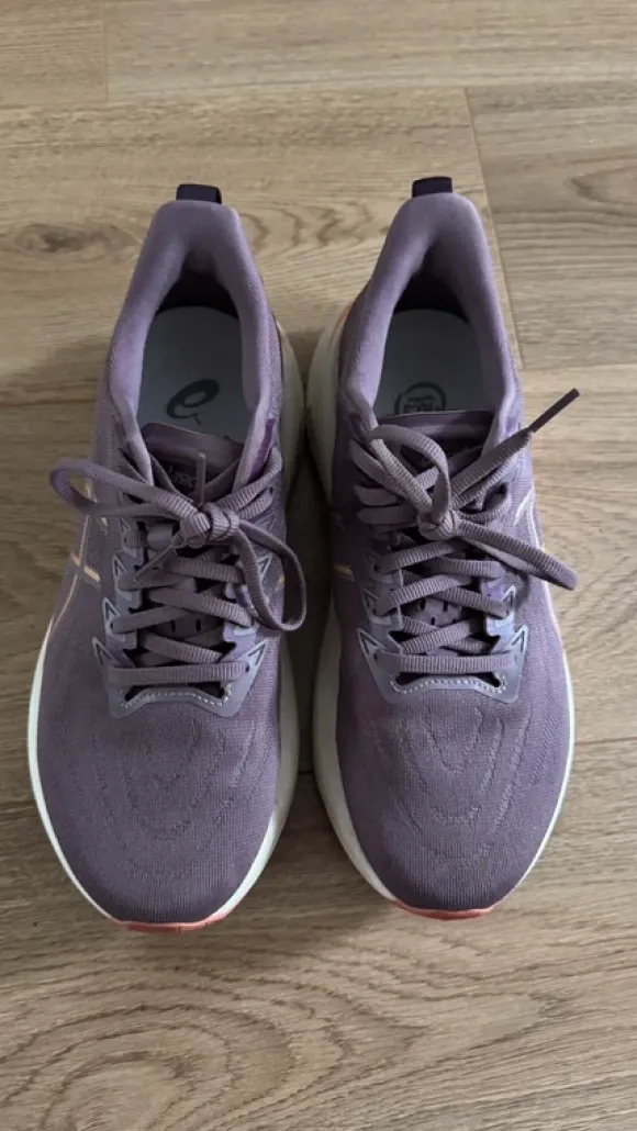 hochwertige running shoes/Laufschuhe ASICS Größe 10,3