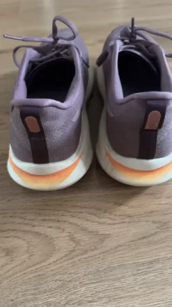 hochwertige running shoes/Laufschuhe ASICS Größe 10,3