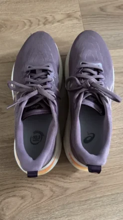 hochwertige running shoes/Laufschuhe ASICS Größe 10,3