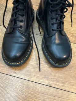 Hoge Dr. Martens maat 43