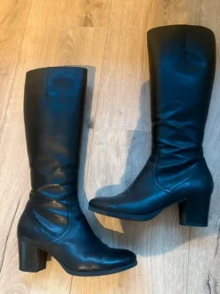 Hoge zwarte laarzen