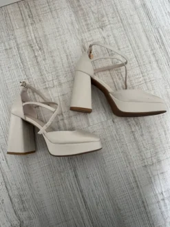 Hohe Schuhe