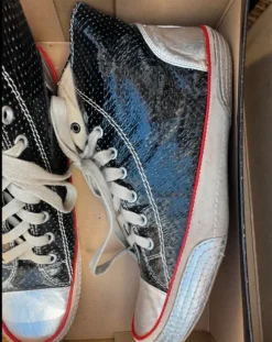Hohe Sneaker im Converse-Style