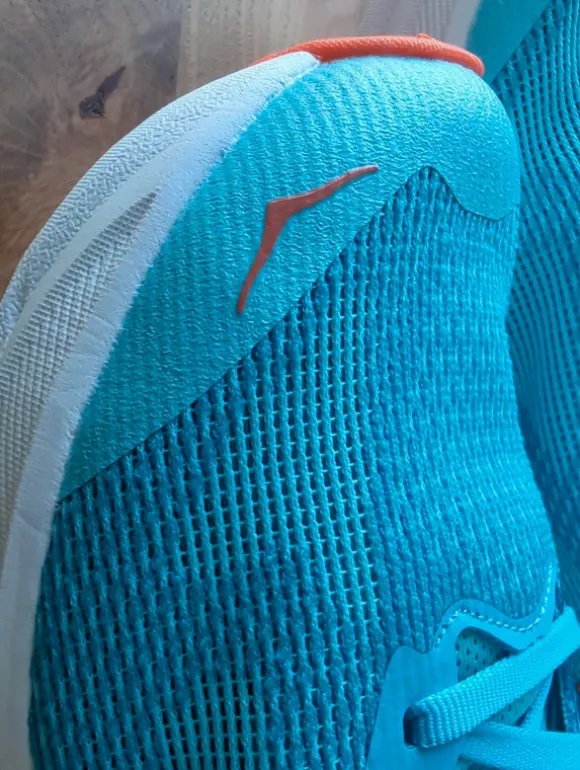 Hoka challenger 8