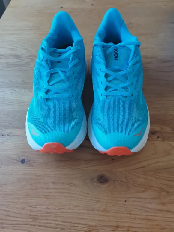 Hoka challenger 8