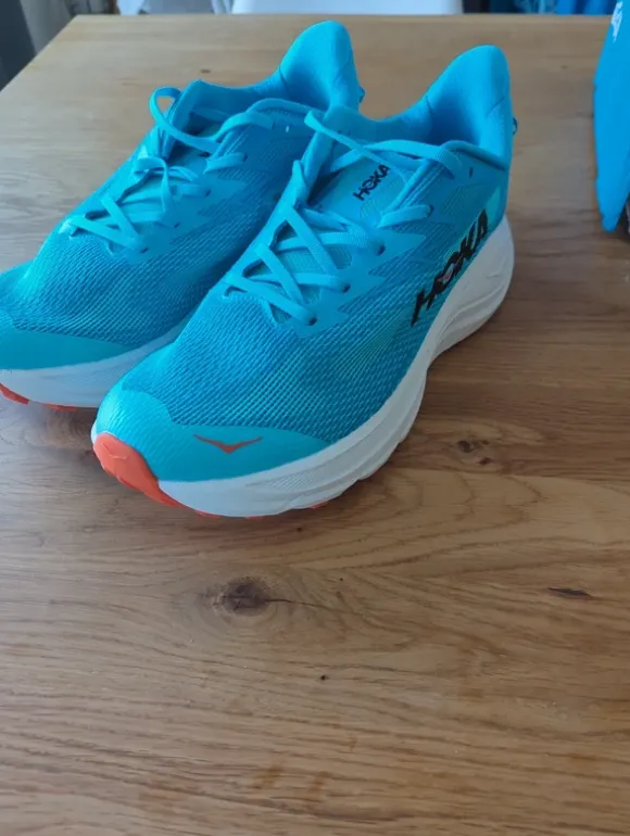 Hoka challenger 8