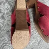 Holzhackenschuhe mit Leder rot
