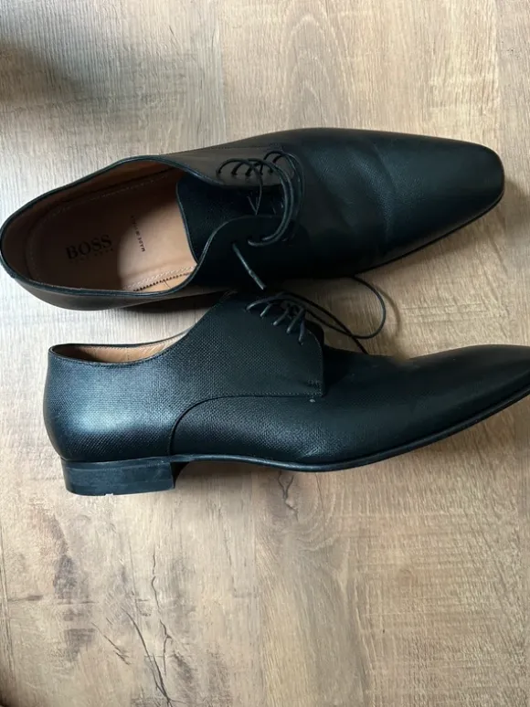 Hugo Boss Echtleder Schuhe Gr. 44,5/45 – selten – wie neu